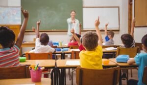 FVM rechaza inicio escolar anticipado y exigen al ministro rectificar su decisión