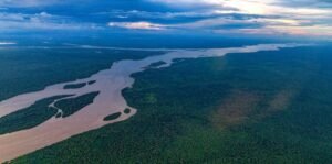 Guyana acusa a Venezuela de disparar contra barco con material electoral