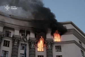 Rusia marca un nuevo récord de drones contra Ucrania y ataca la sede del Gobierno en Kiev